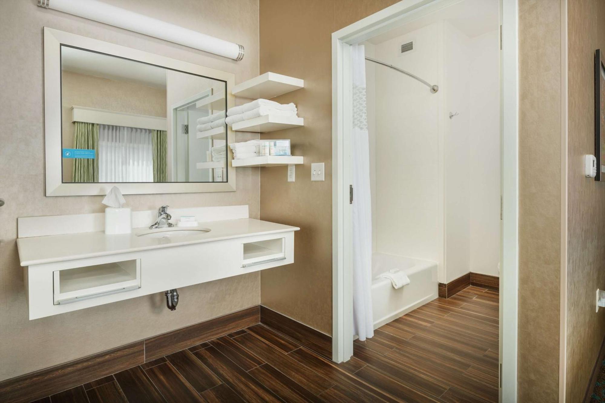 Hampton Inn & Suites Portland/Hillsboro-Evergreen Park Exteriör bild